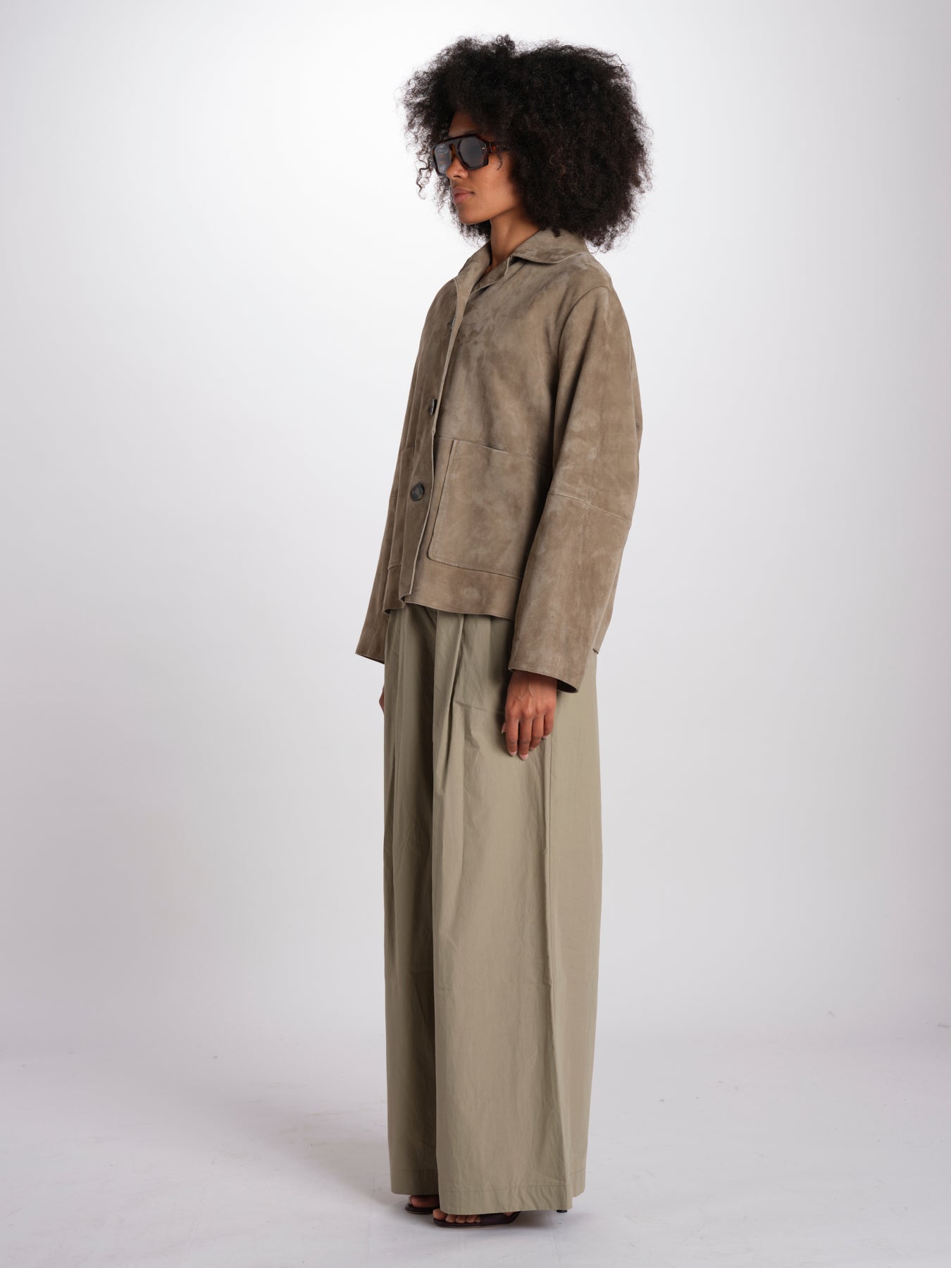 giacca crop in pelle scamosciata PALCHI 2615441021670 002 weekend maxmara 