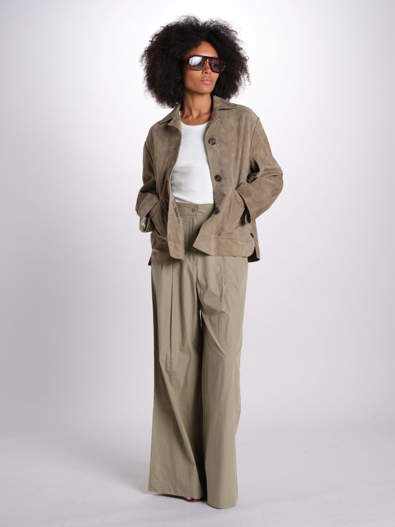 giacca crop in pelle scamosciata PALCHI 2615441021670 002 weekend maxmara 