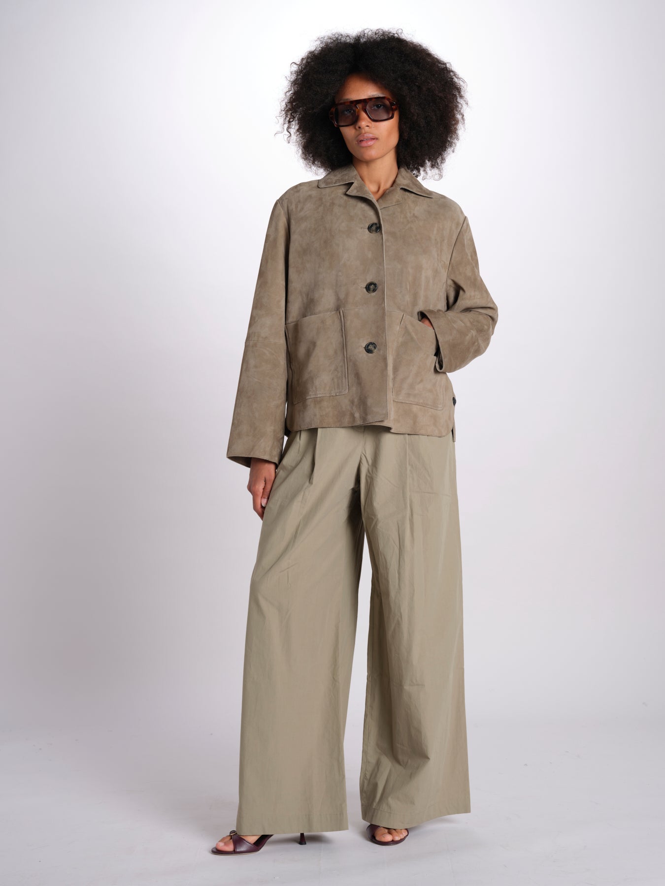 giacca crop in pelle scamosciata PALCHI 2615441021670 002 weekend maxmara 