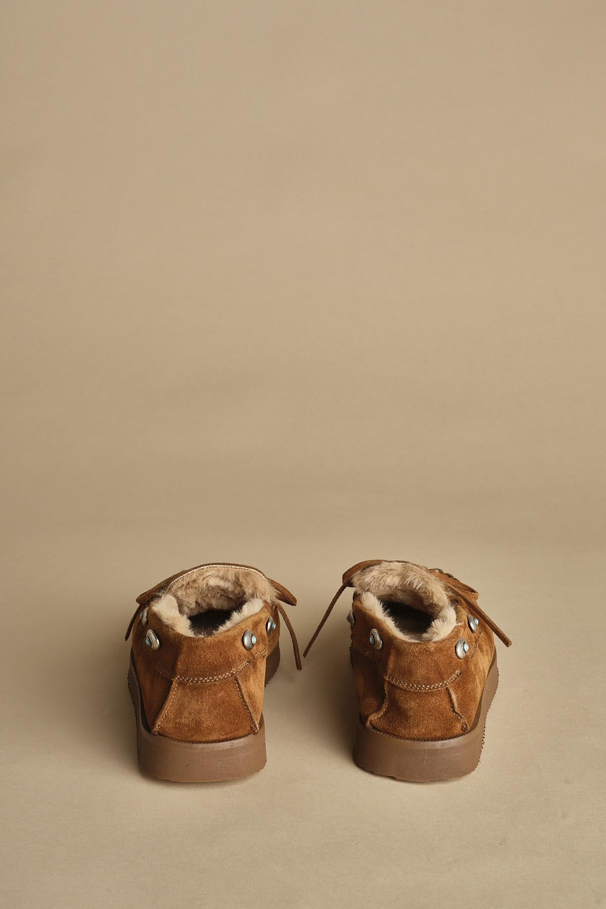 mocassino in suede foderato in lana con borchie. 68642 SARACENO alexander hotto 