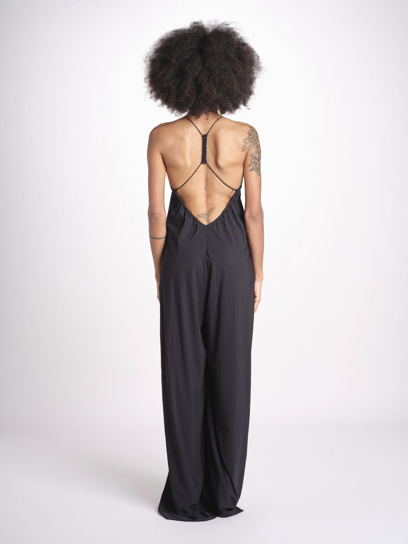 tuta con spalline sottili e incrocio sulla schiena NORA DEEP BLACK amazuìn 