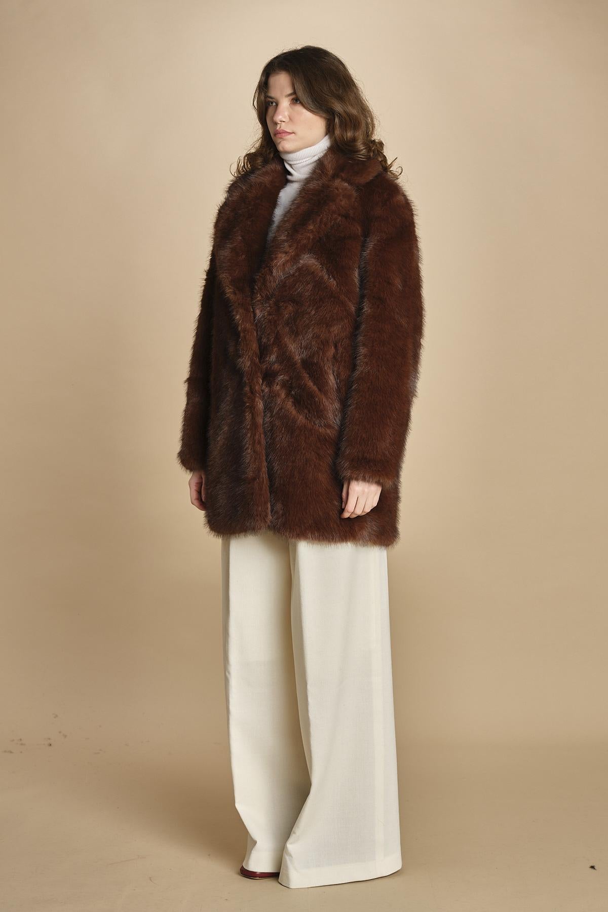 cappotto in ecofur. ANASTASIA MARRON giovanni paris 