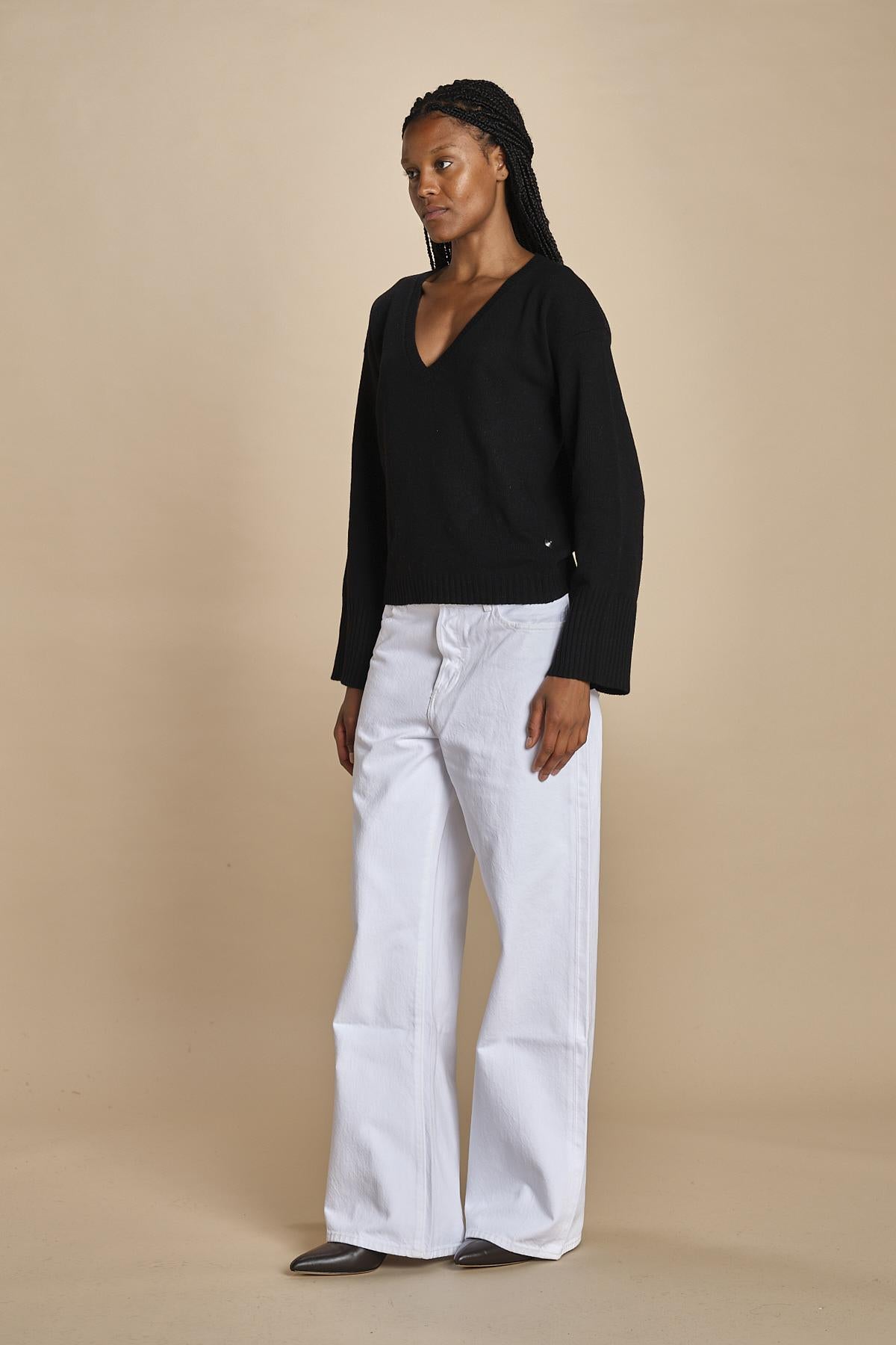 maglia con scollo a v e manica a campana by milaura. D2500894 872 NERO milaura 