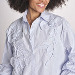 camicia con fiori applicati SIENA WINDSURFER BLU scarlett poppies 