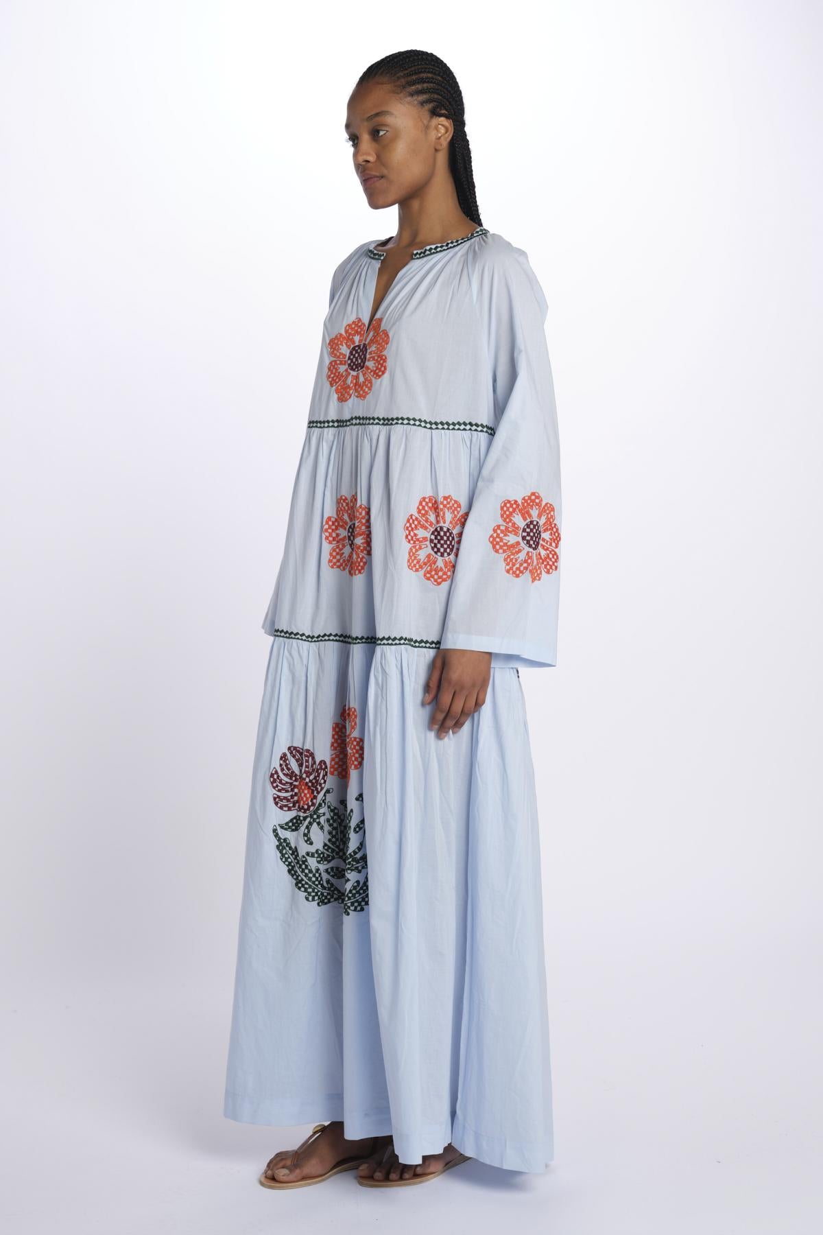 TALI FLOWER abito con fiori ricamati multicolor by milaura. BE24932DRESS LT BLUE benaras soleil 
