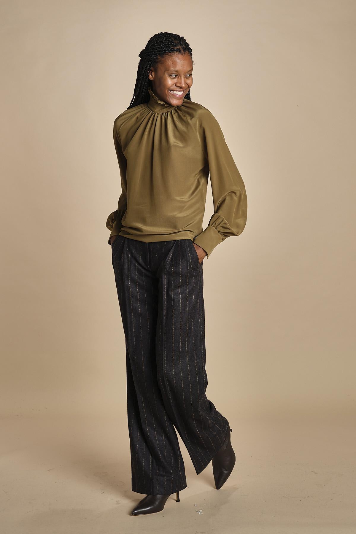 camicia collo alto in seta VITTORIA 22209712 19 quelledue 