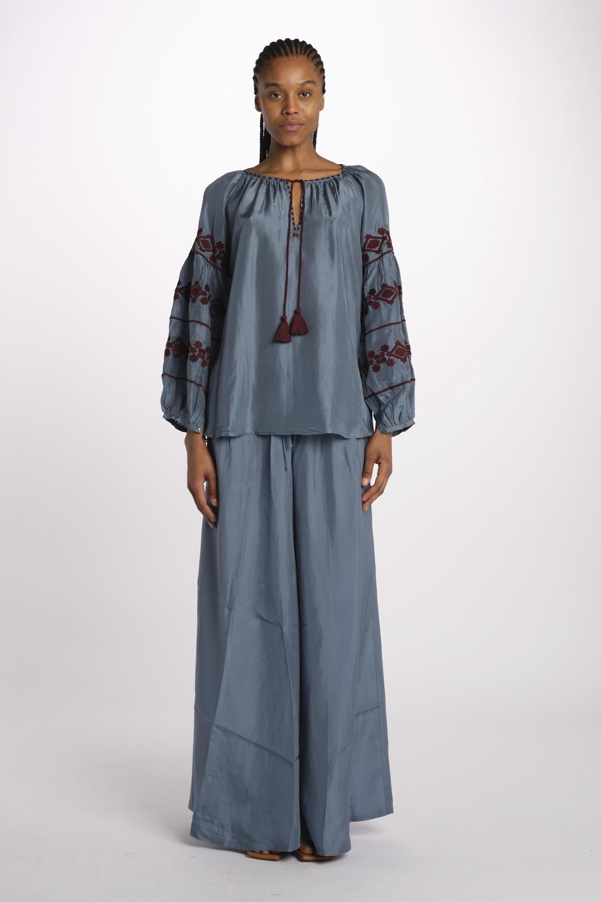 BYBLOS camicia in seta con manica ricamata by milaura. BE22486 GREY BLU benaras soleil 