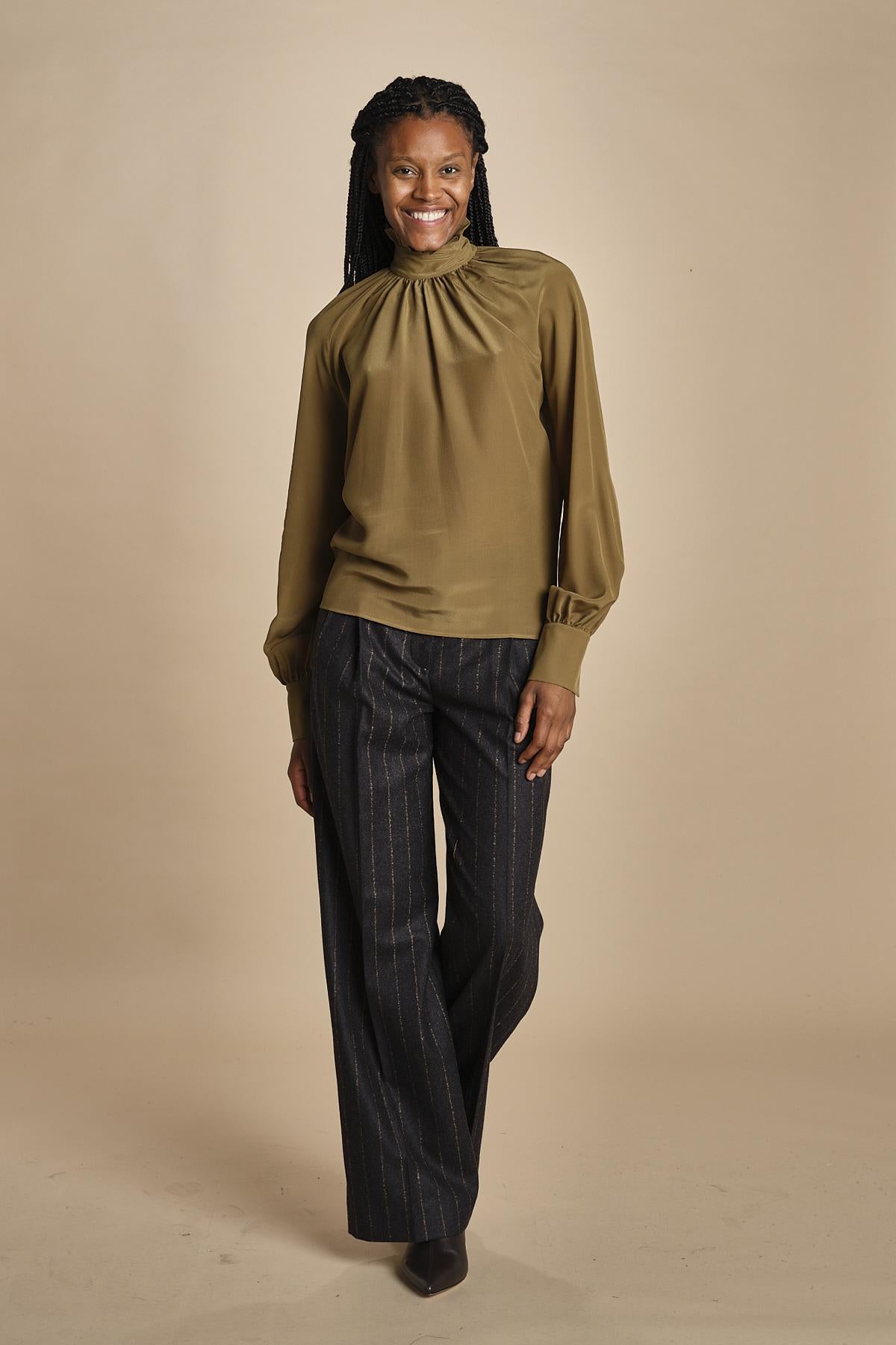 camicia collo alto in seta VITTORIA 22209712 19 quelledue 