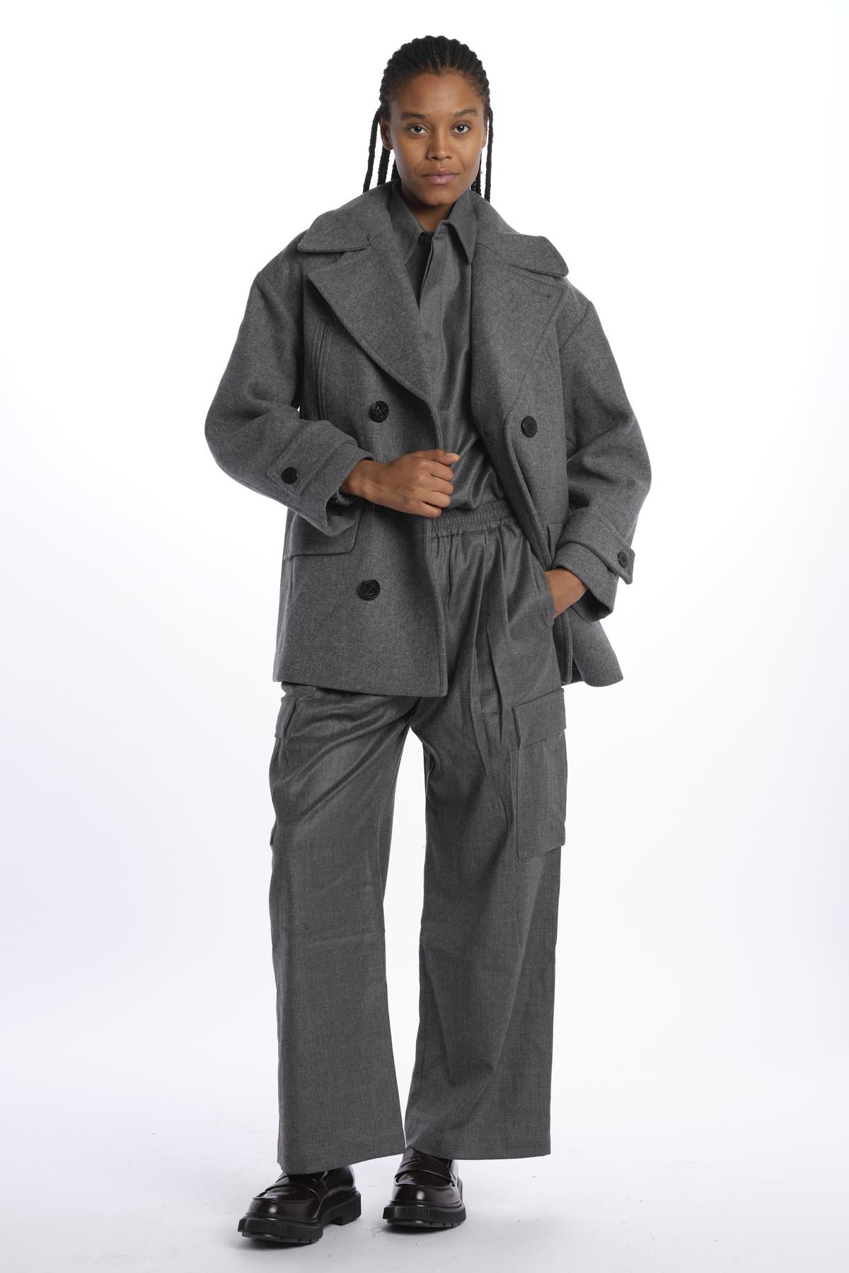  243260230 GRAY30 vis a vis 