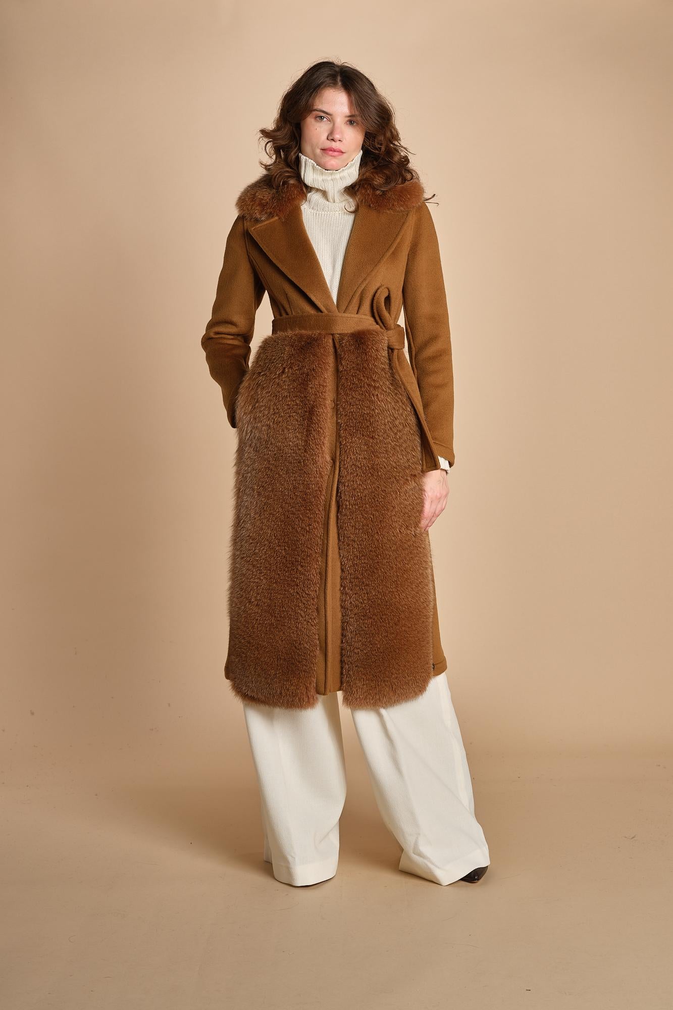 24008 cappotto in panno di lana e volpe con cintura in vita 24008400 TERRA milaura 