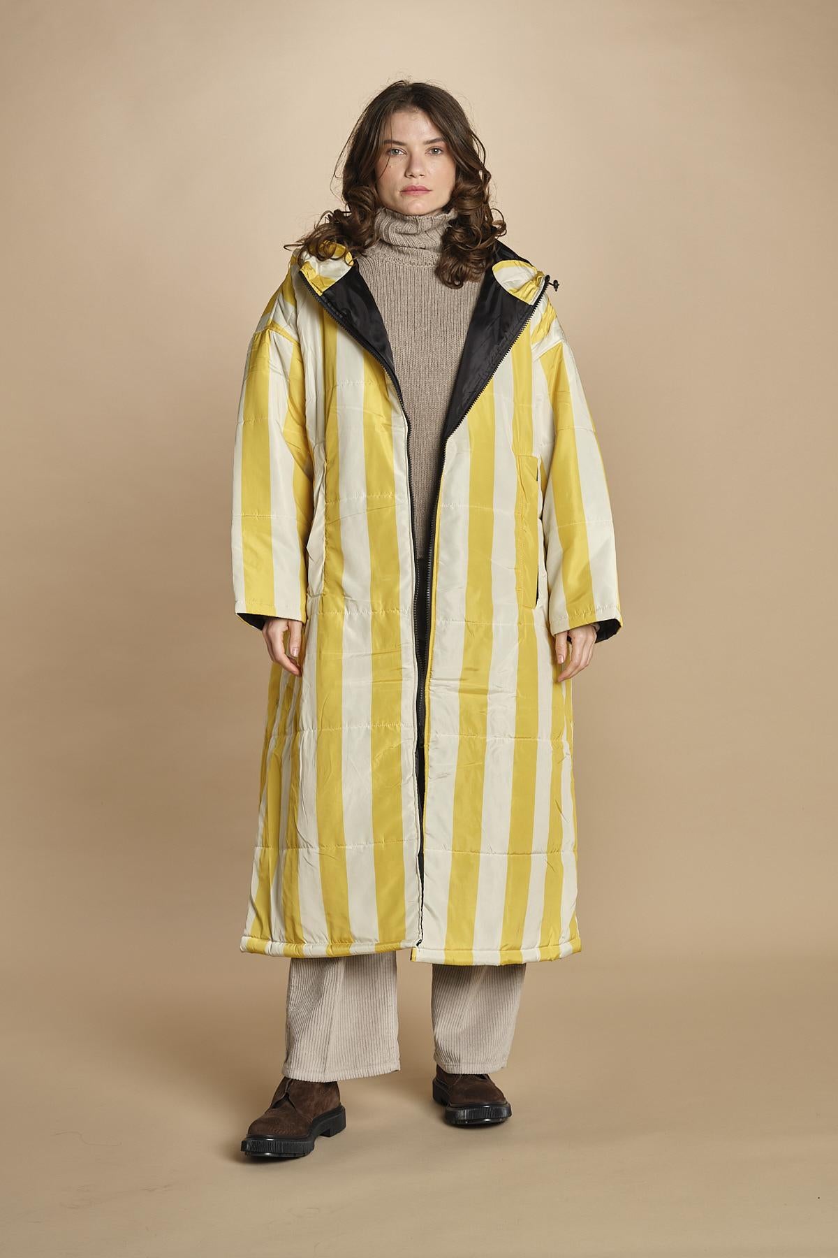 piumino lungo. 90110 MONACO RIGHE sittingsuit 