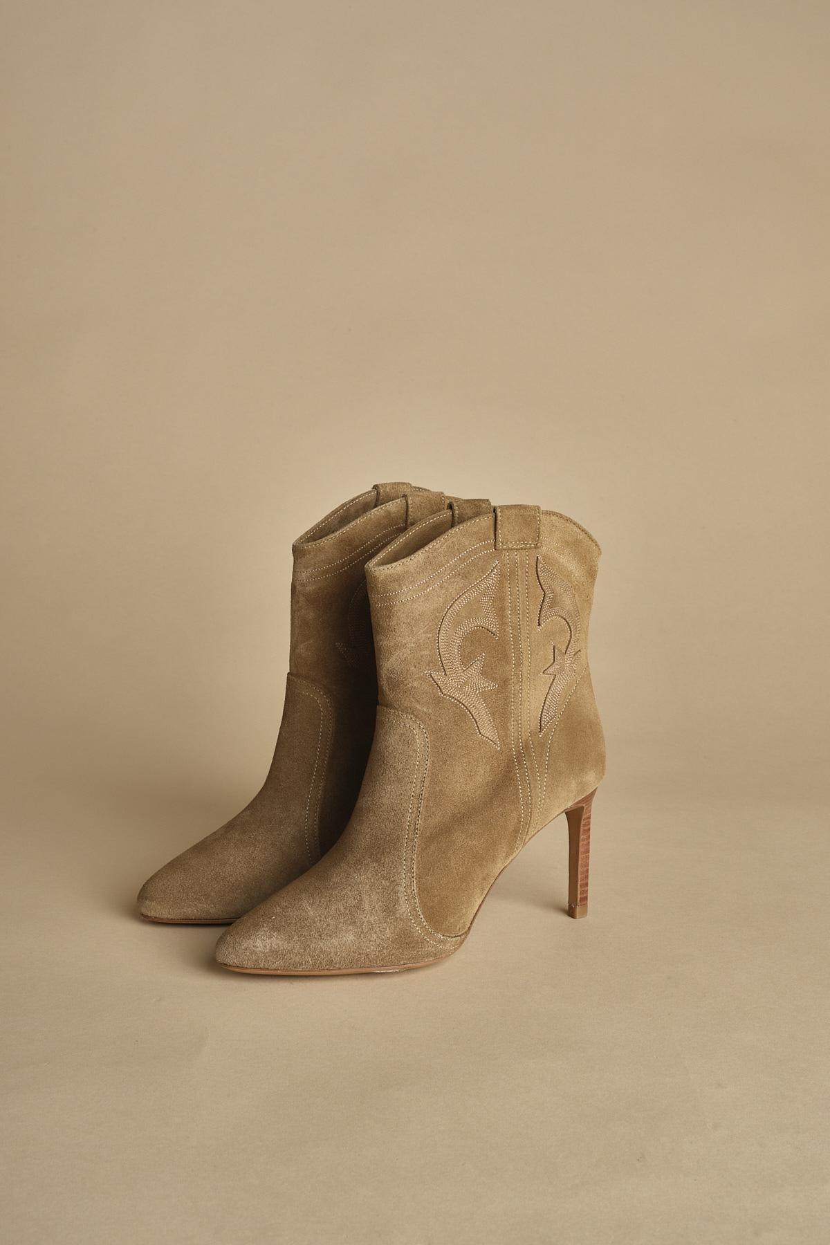 CAITLIN stivaletti camoscio tacco 9. CAITLIN BEIGE ba&sh 