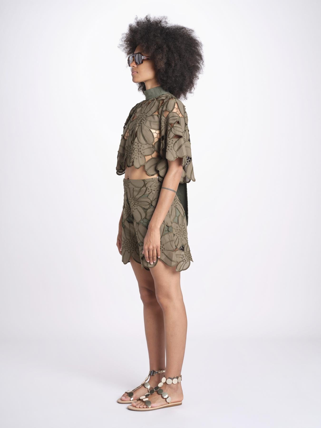 short con fiori intarsiati ZOE M4370 PESTO lace the label 