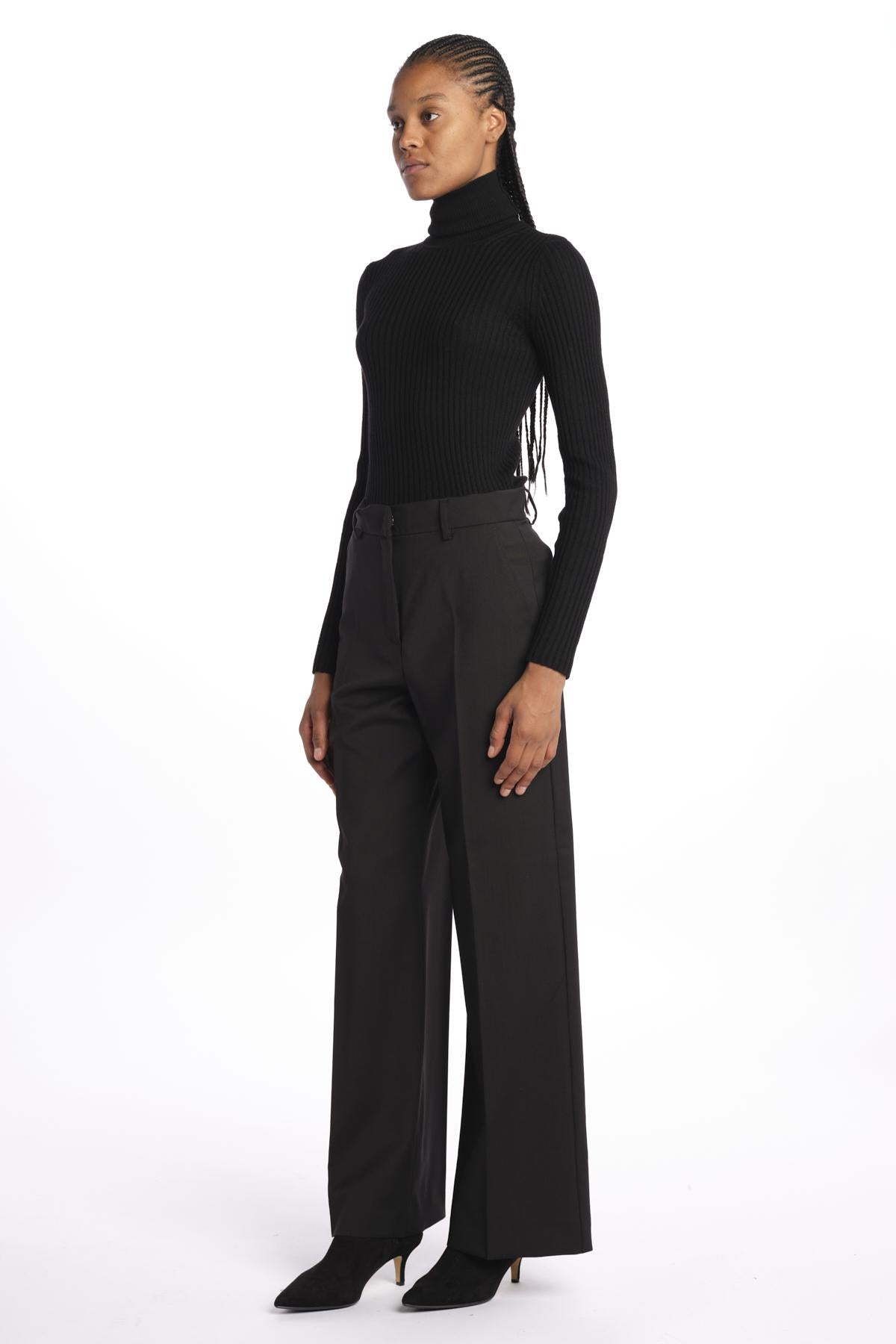  2425136041600 002NERO weekend maxmara 