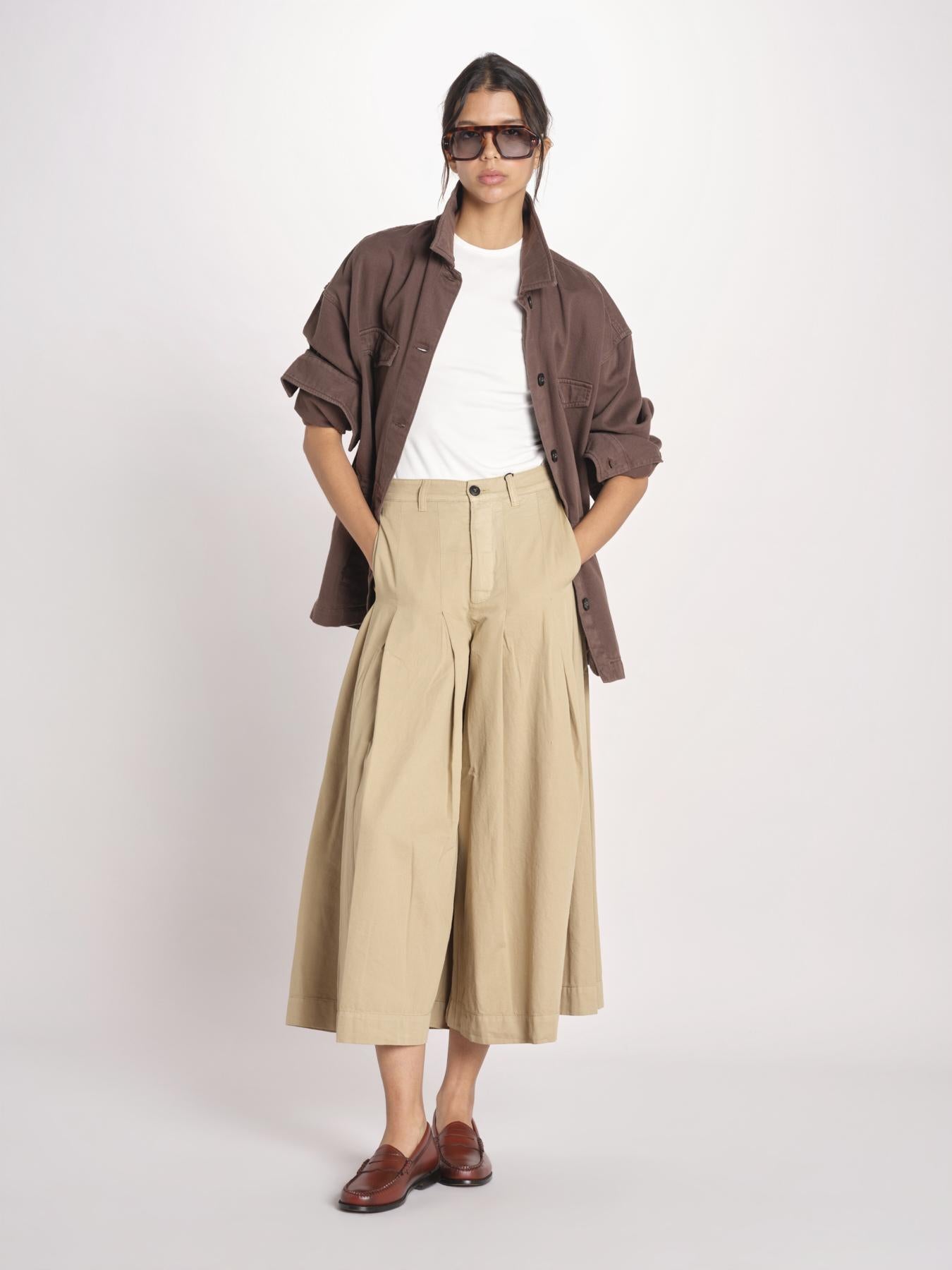  VIVIENNE ESSELING BEIGE true avenue 