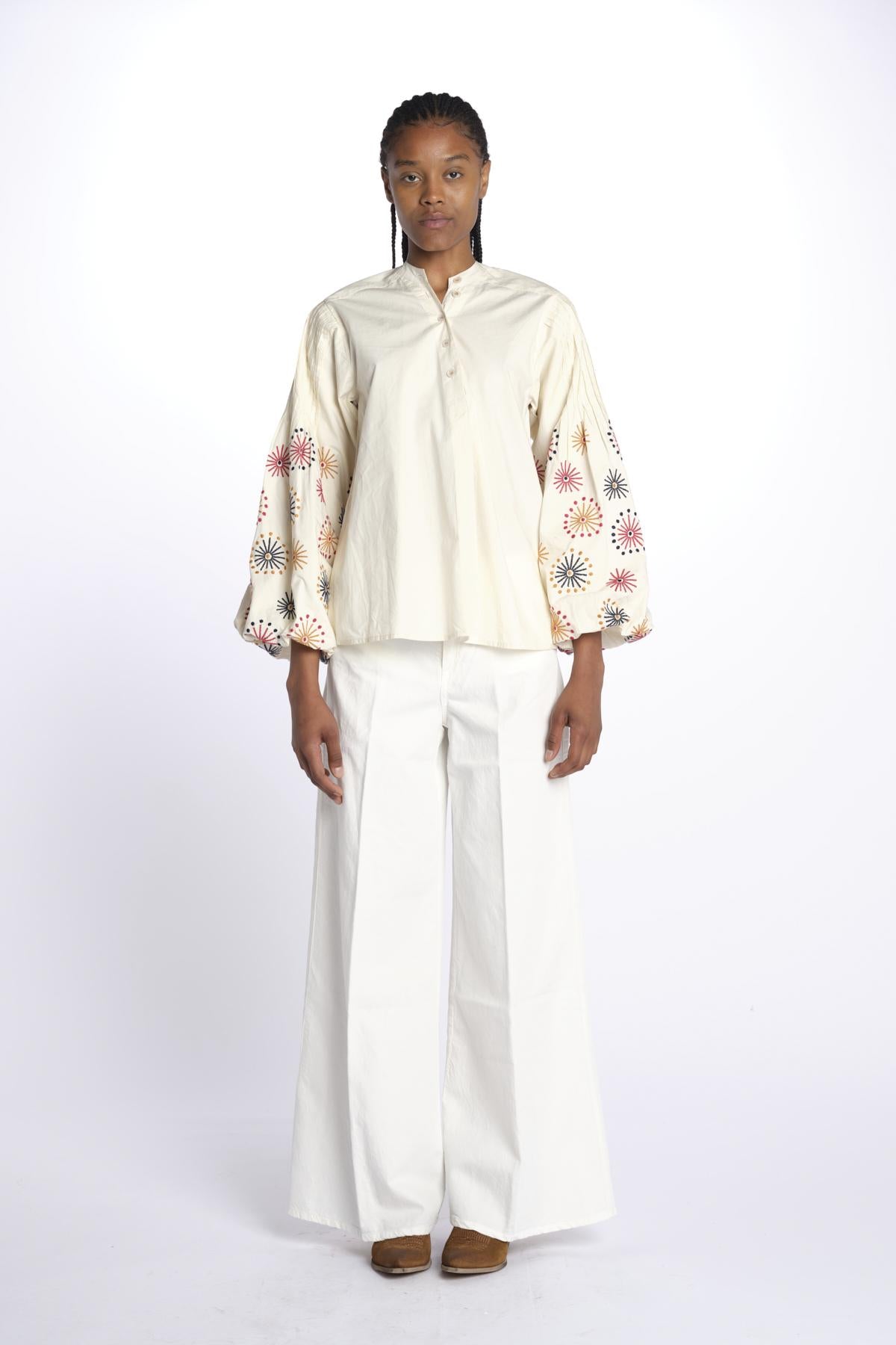 OKSANNA camicia con maniche a palloncino decorate E25TU001 ECRU stella forest 