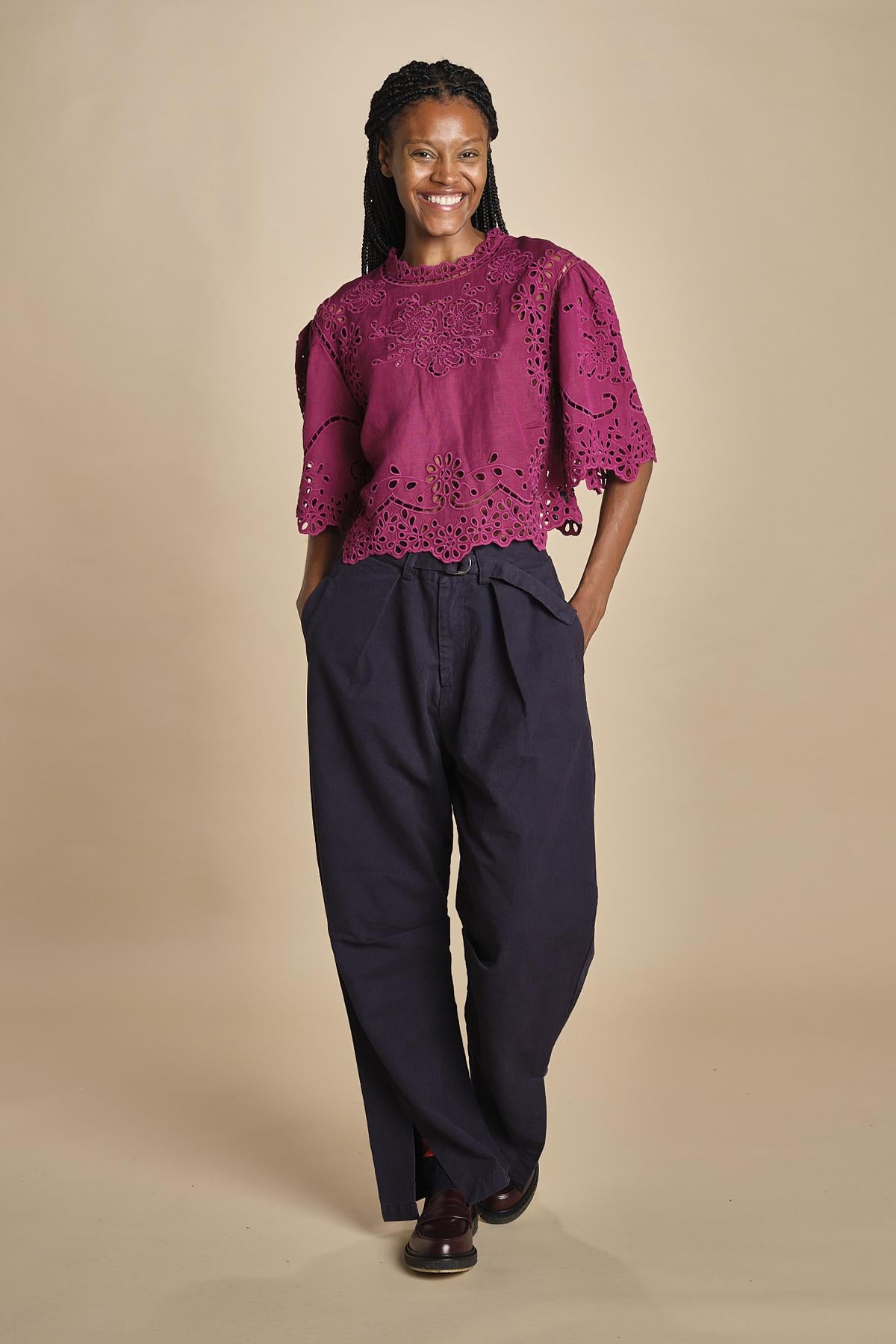 camicia girocollo con fiori intarsiati. LULA 016 JAM sea ny 