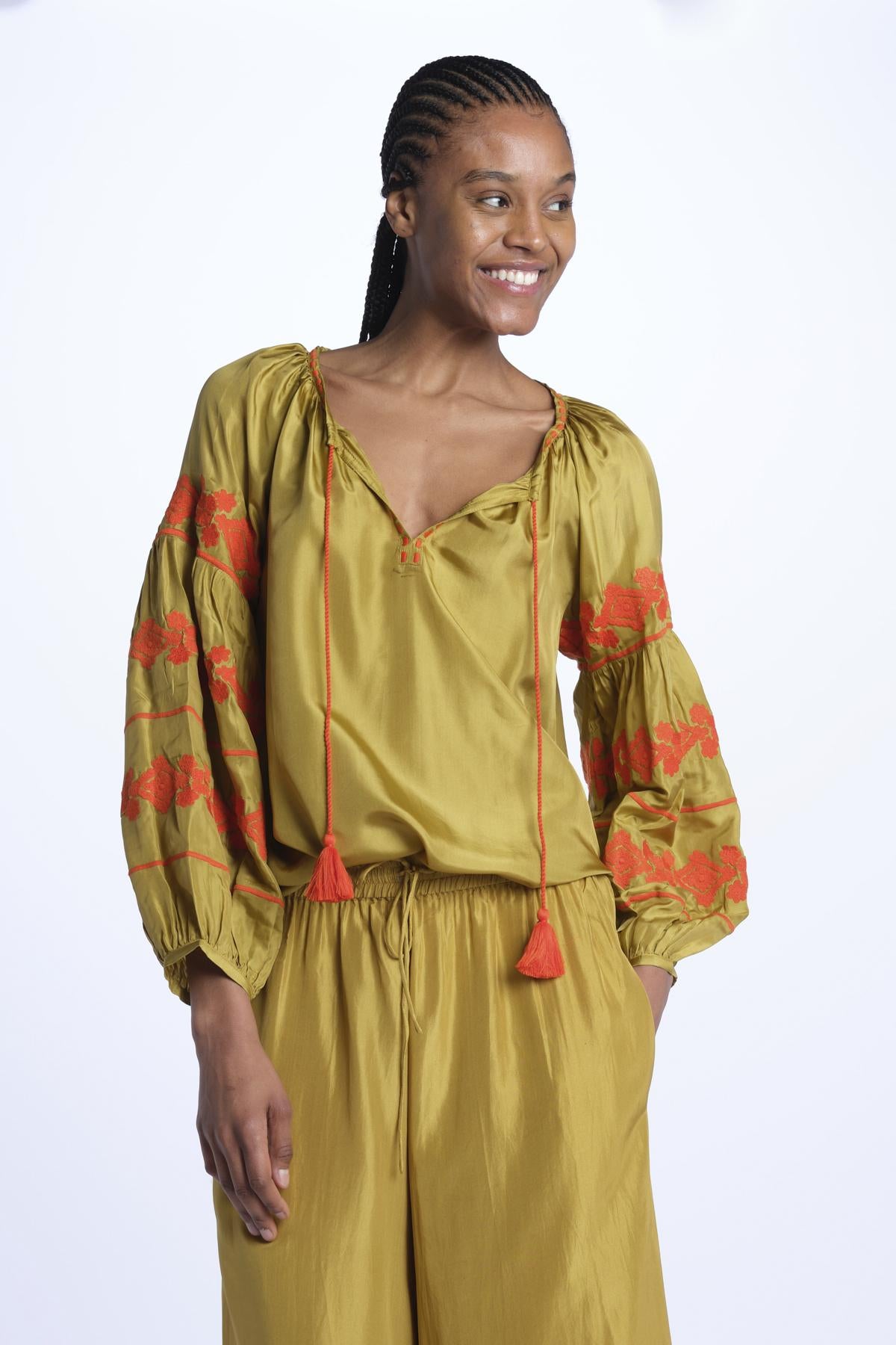 BYBLOS camicia in seta con manica ricamata by milaura. BE22486 OCHER YELLOW benaras soleil 