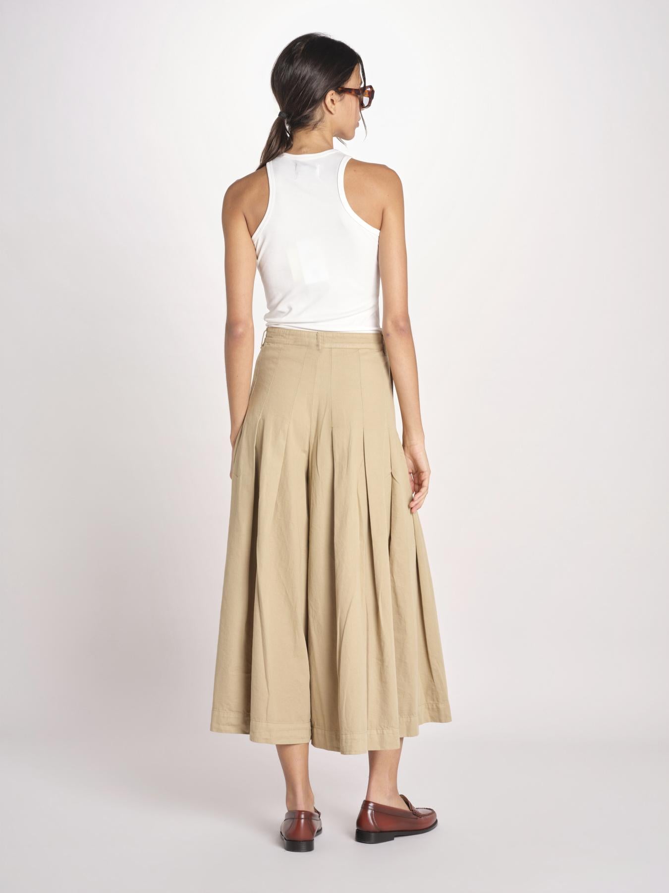  VIVIENNE ESSELING BEIGE true avenue 