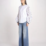 Camicia con manica a sbuffo e ricami LINDY OPTICAL WHITE jupe by jackie 