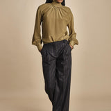 camicia collo alto in seta VITTORIA 22209712 19 quelledue 