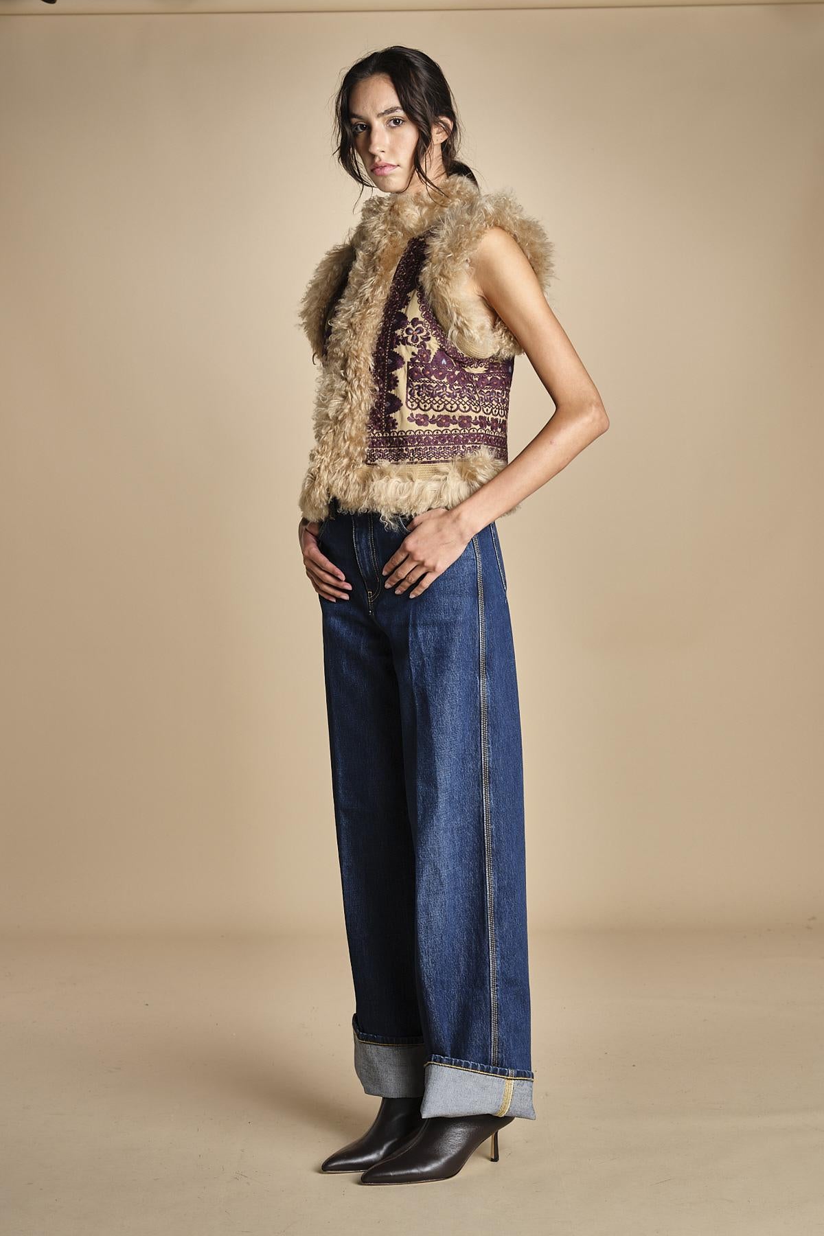 gilet  ricamato con montone SANDORA GILET CAMEL antik batik 