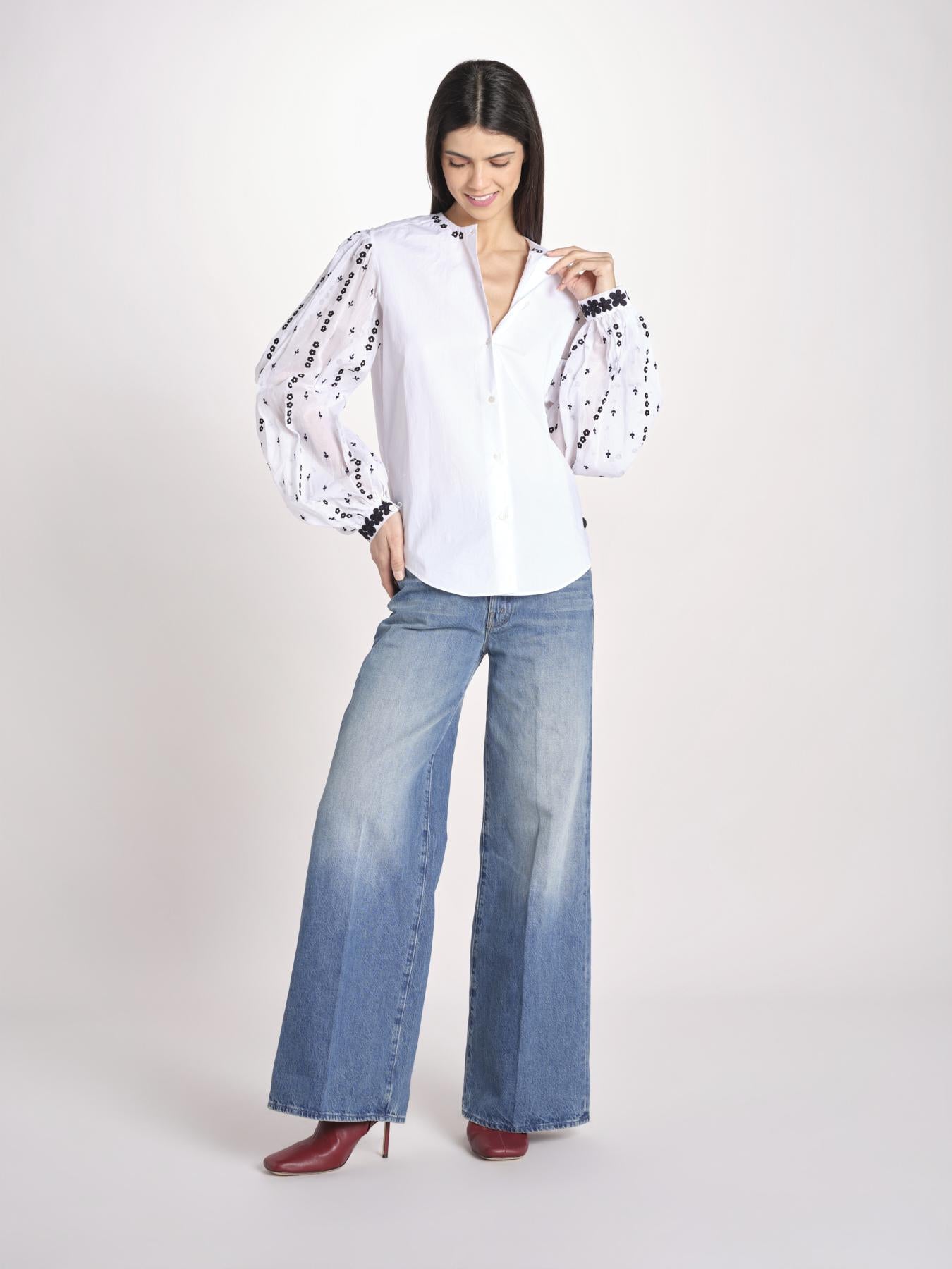 Camicia con manica a sbuffo e ricami LINDY OPTICAL WHITE jupe by jackie 