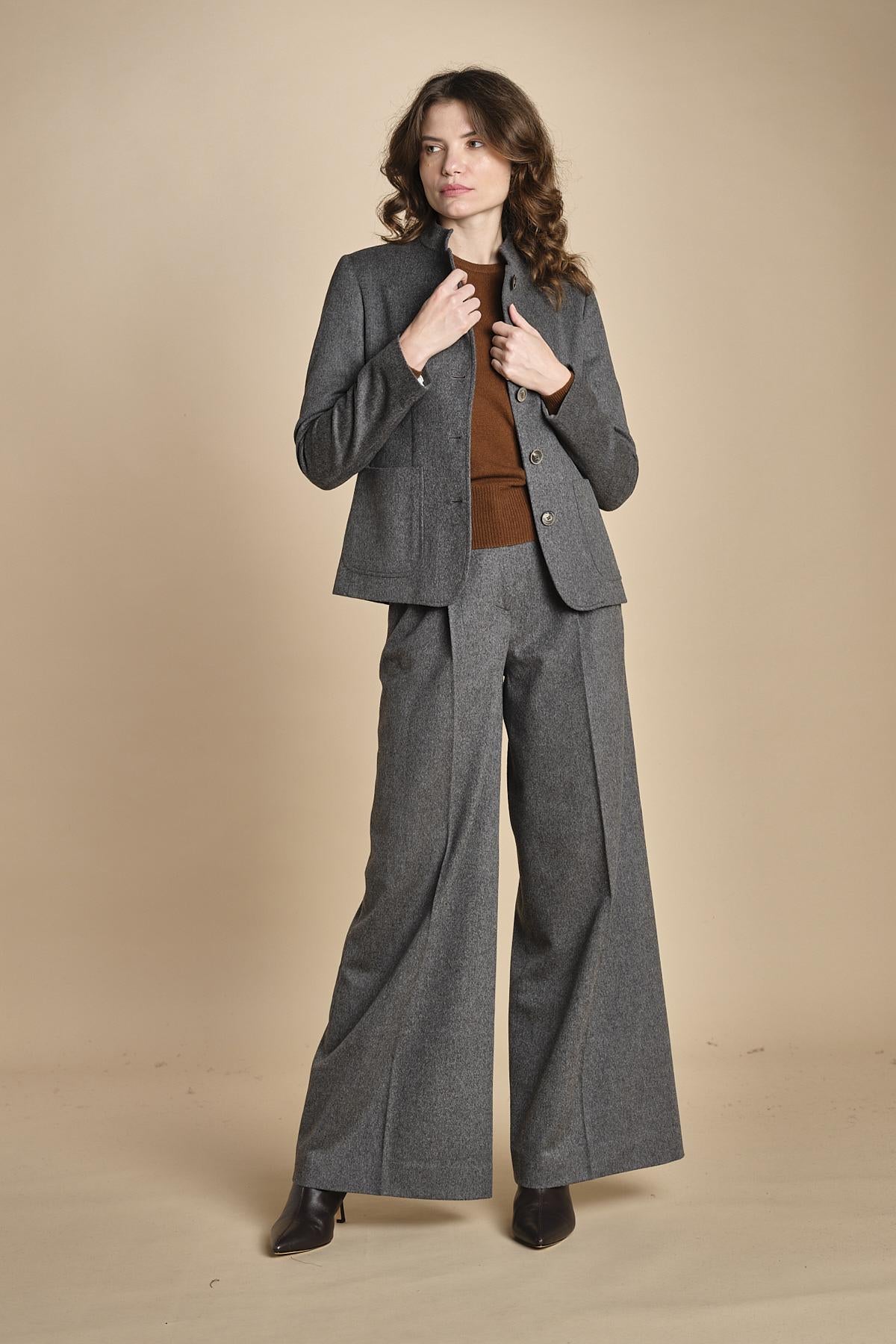 pantalone con pinces in vigogna e stasca sul retro MONIQUE 689923 50 quelledue 