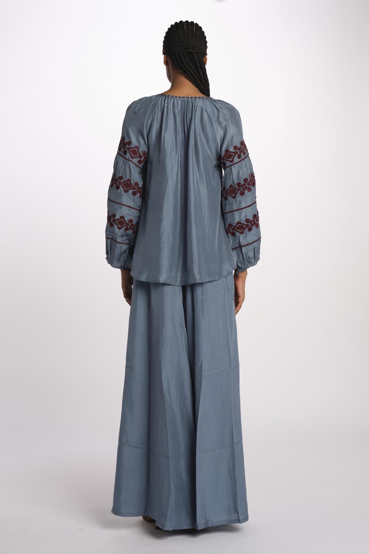 BYBLOS camicia in seta con manica ricamata by milaura. BE22486 GREY BLU benaras soleil 
