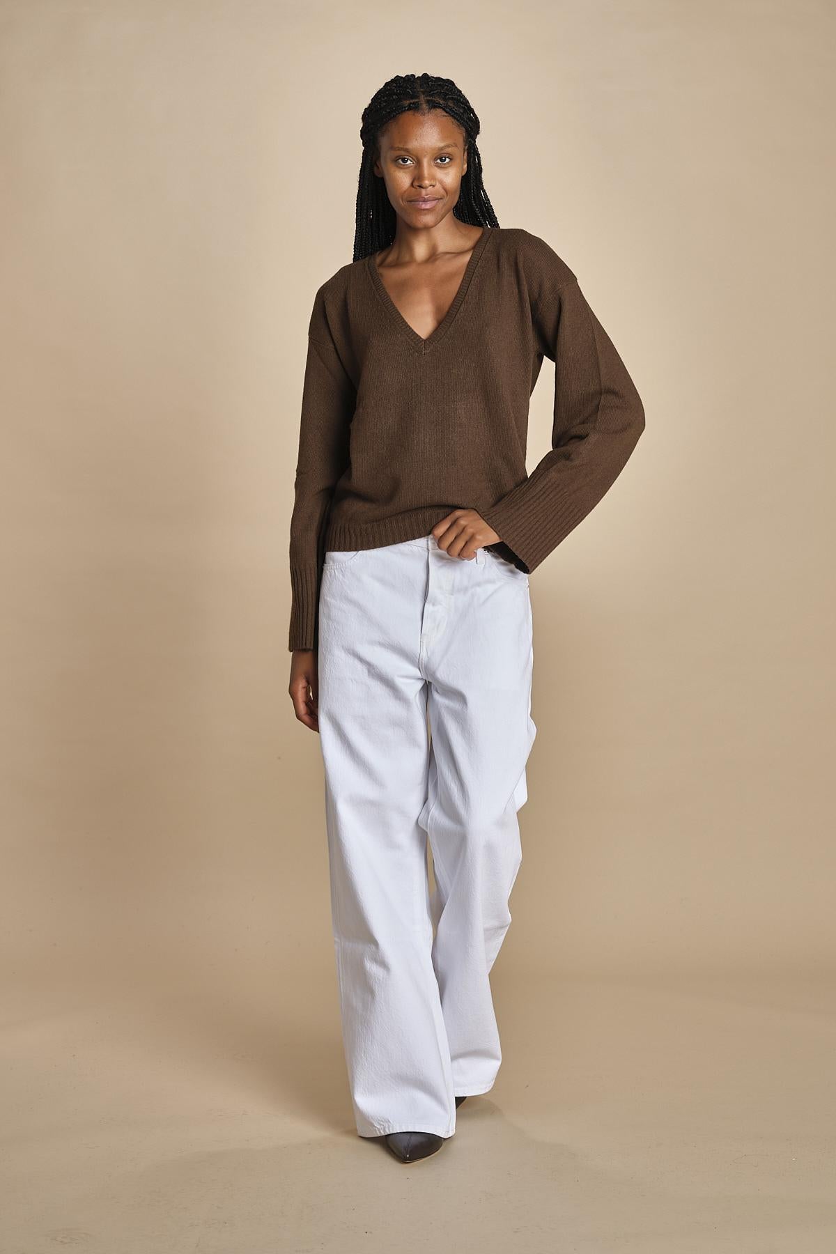 maglia con scollo a v e manica a campana by milaura. D2500894 811 MORO milaura 