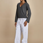 maglia con scollo a v e manica a campana by milaura. D2500894 871 GRIGIO milaura 