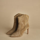 CAITLIN stivaletti camoscio tacco 9. CAITLIN BEIGE ba&sh 