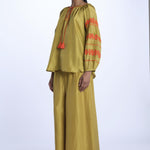 BYBLOS camicia in seta con manica ricamata by milaura. BE22486 OCHER YELLOW benaras soleil 
