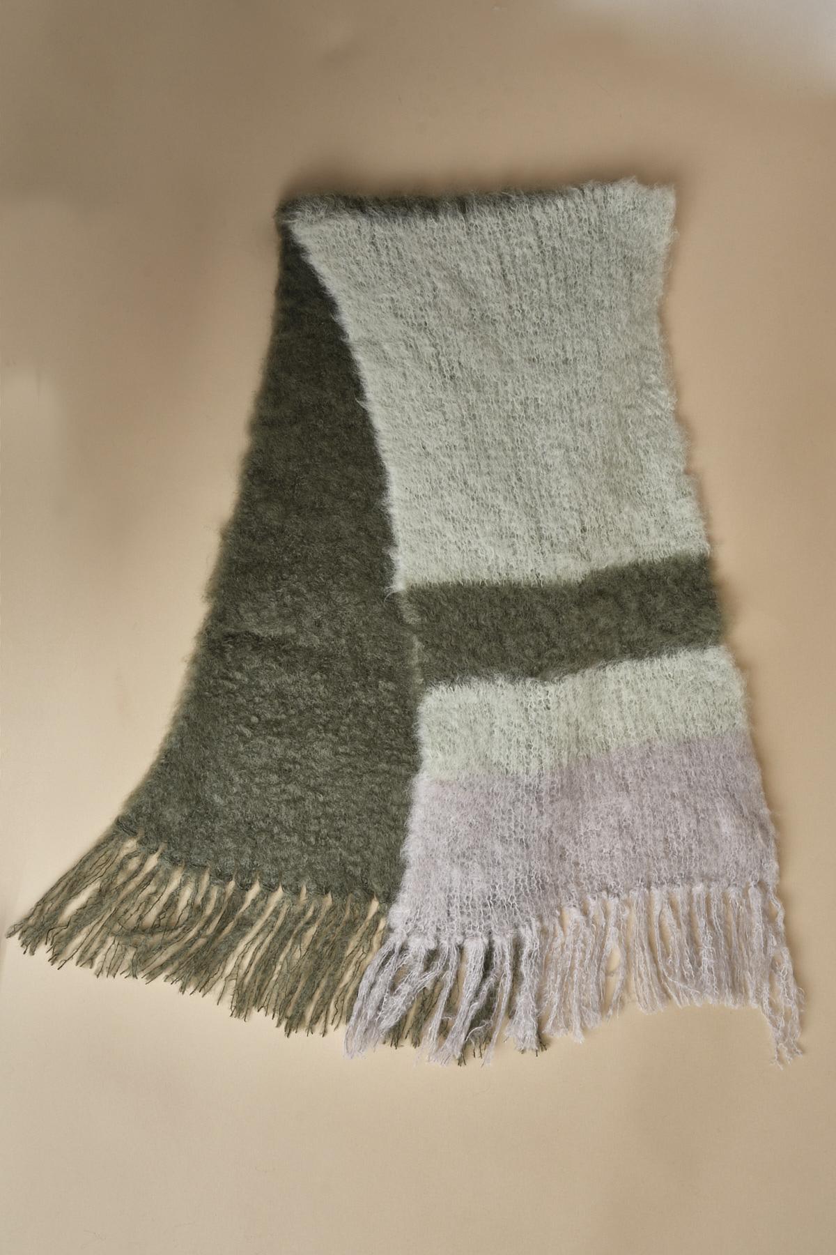 sciarpa in mohair a righe. STR MOSS.SEAF.GREY hinterveld 