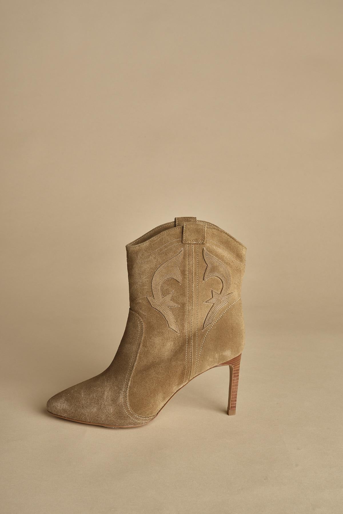 CAITLIN stivaletti camoscio tacco 9. CAITLIN BEIGE ba&sh 