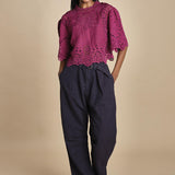 camicia girocollo con fiori intarsiati. LULA 016 JAM sea ny 