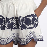 PAISLEY short con fiori applicate  by milaura. BE24973 NATURAL NAVY benaras soleil 