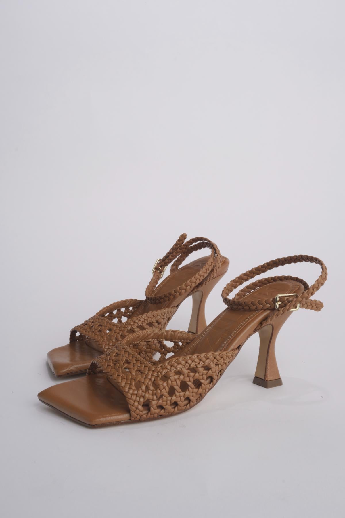 Sandalo traforato punto quadrata CATERINA BROWN martinez 