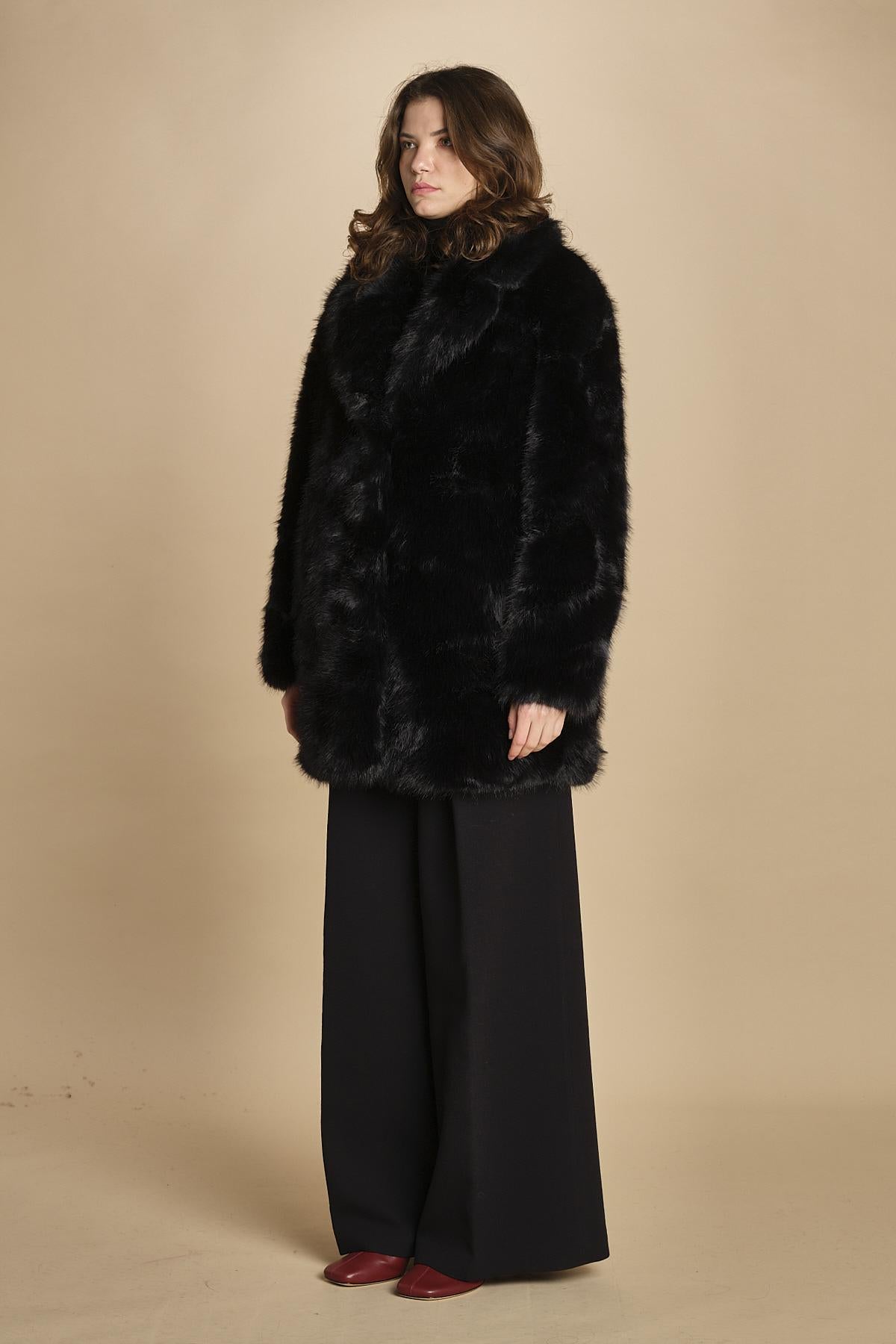 cappotto in ecofur. ANASTASIA NOIR giovanni paris 