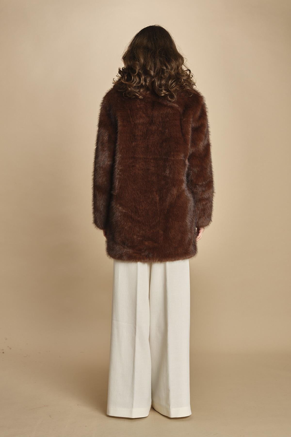 cappotto in ecofur. ANASTASIA MARRON giovanni paris 