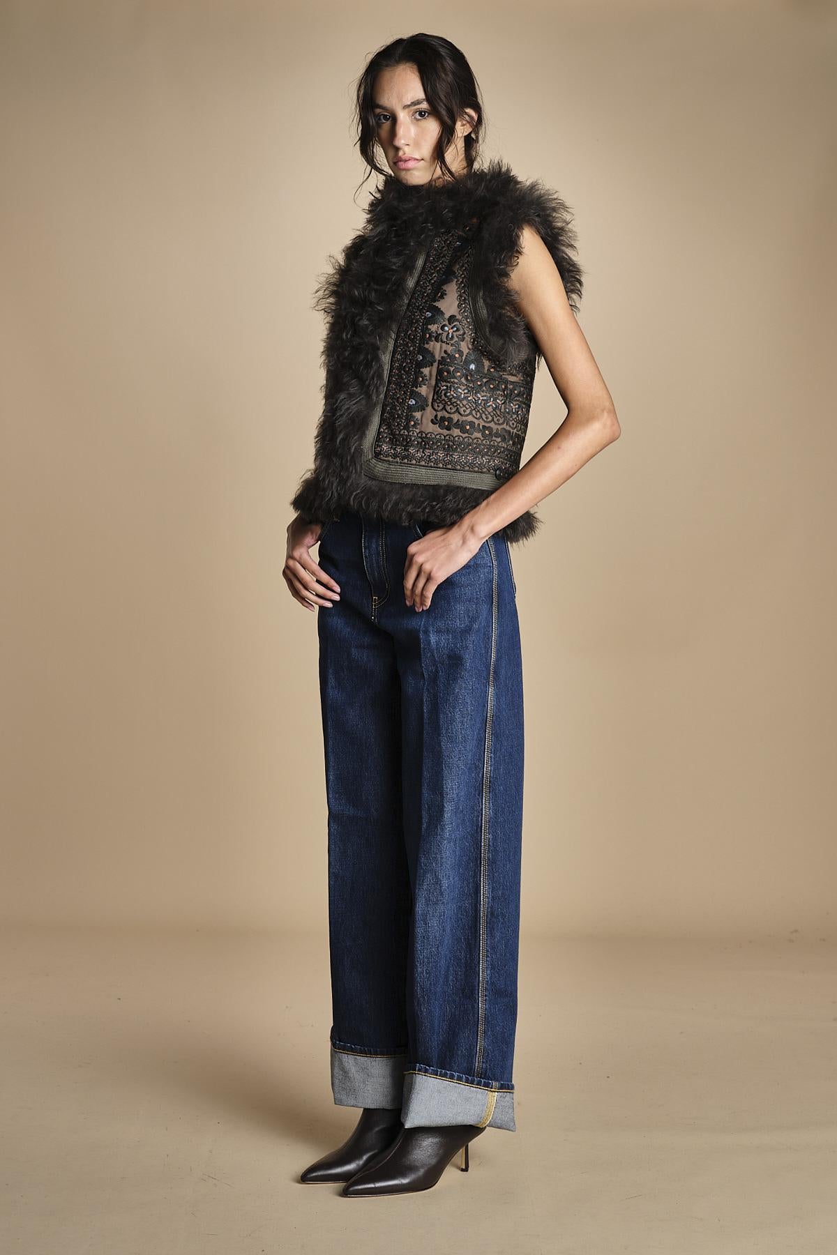 gilet ricamato con montone SANDORA GILET KAKI antik batik 