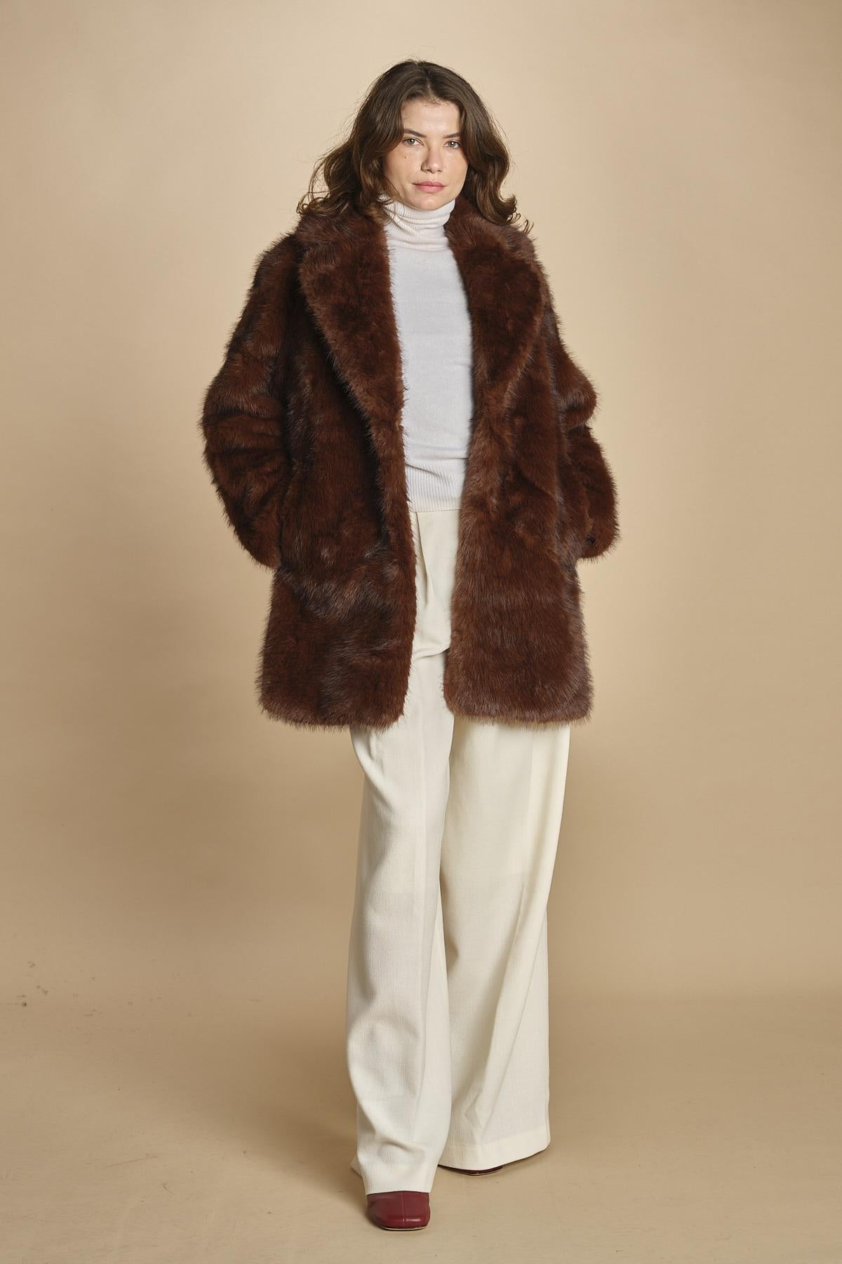 cappotto in ecofur. ANASTASIA MARRON giovanni paris 