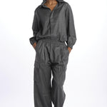 243-2001-30 GRAY30 vis a vis 