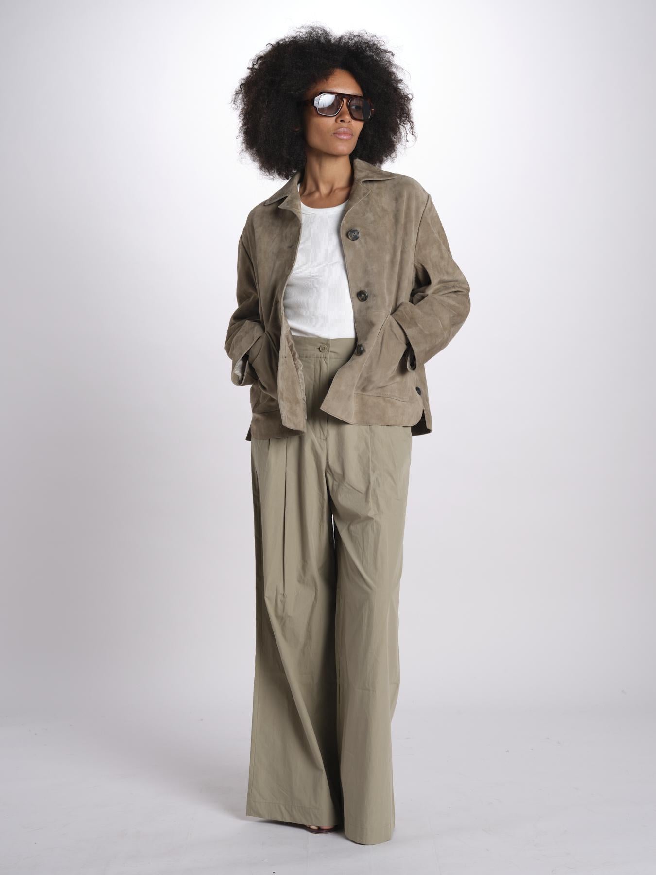 giacca crop in pelle scamosciata PALCHI 2615441021670 002 weekend maxmara 