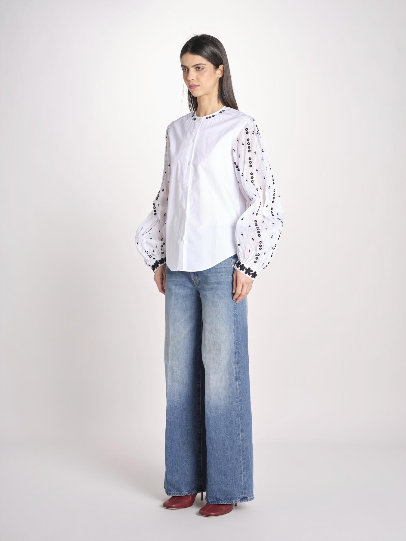 Camicia con manica a sbuffo e ricami LINDY OPTICAL WHITE jupe by jackie 
