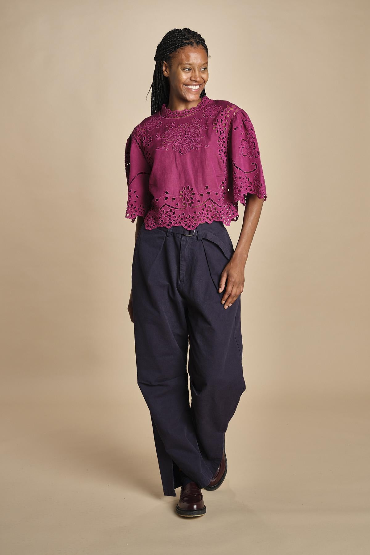 camicia girocollo con fiori intarsiati. LULA 016 JAM sea ny 