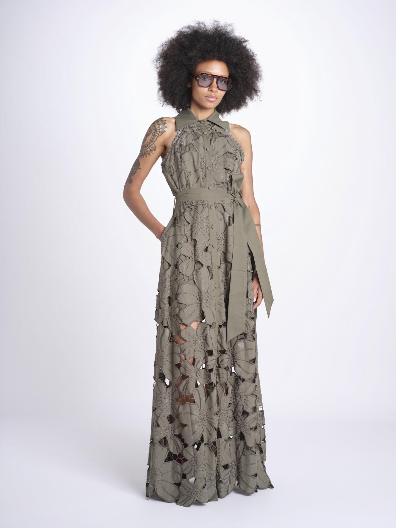 chemisiere lungo con fiori intarsiati IRIS M8611 PESTO lace the label 