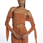 JOSIE top incrociato con spalla nuda JOSIE CARAMEL amazuìn 