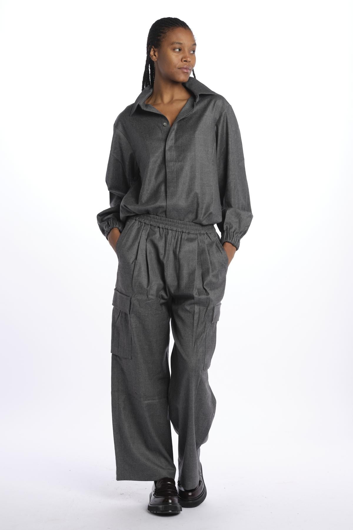  243-2001-30 GRAY30 vis a vis 