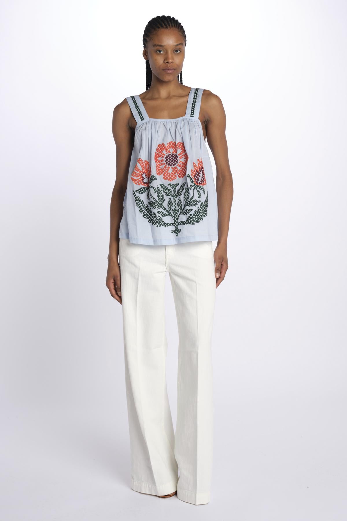TALI FLOWER TOP  top spalline larghe con fiori ricamati multicolor  by milaura. BE24932 PALE BLU benaras soleil 